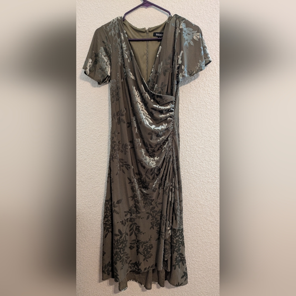 Kensie - Size 4- floral velvet burnout faux wrap midi dress in olive